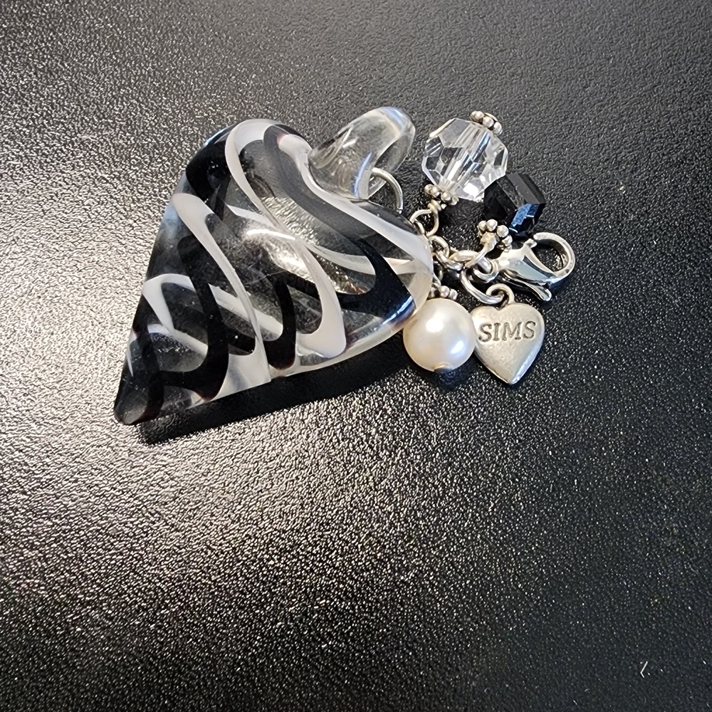 Black and Silver Heart Pendant Necklace - Picture 4 of 4